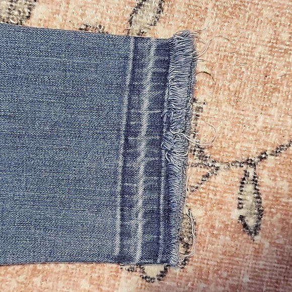 1822 Denim Light Wash Frayed Hem Zip Stretchy Skinny Ankle Jeans Size 6 - Picture 8 of 12